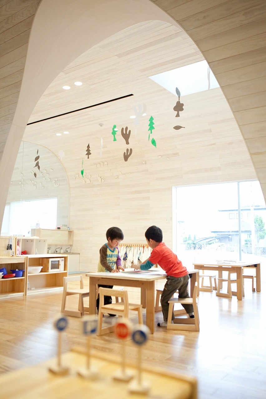 Leimond-Shonaka Nursery School, Owariasahi, Aichi (Giappone), di Archivision Hirotani Studio. Fonte: http://www.archdaily.com/300134/leimond-shonaka-nursery-school-archivision-hirotani-studio 